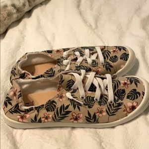 Time and tru floral print shoes